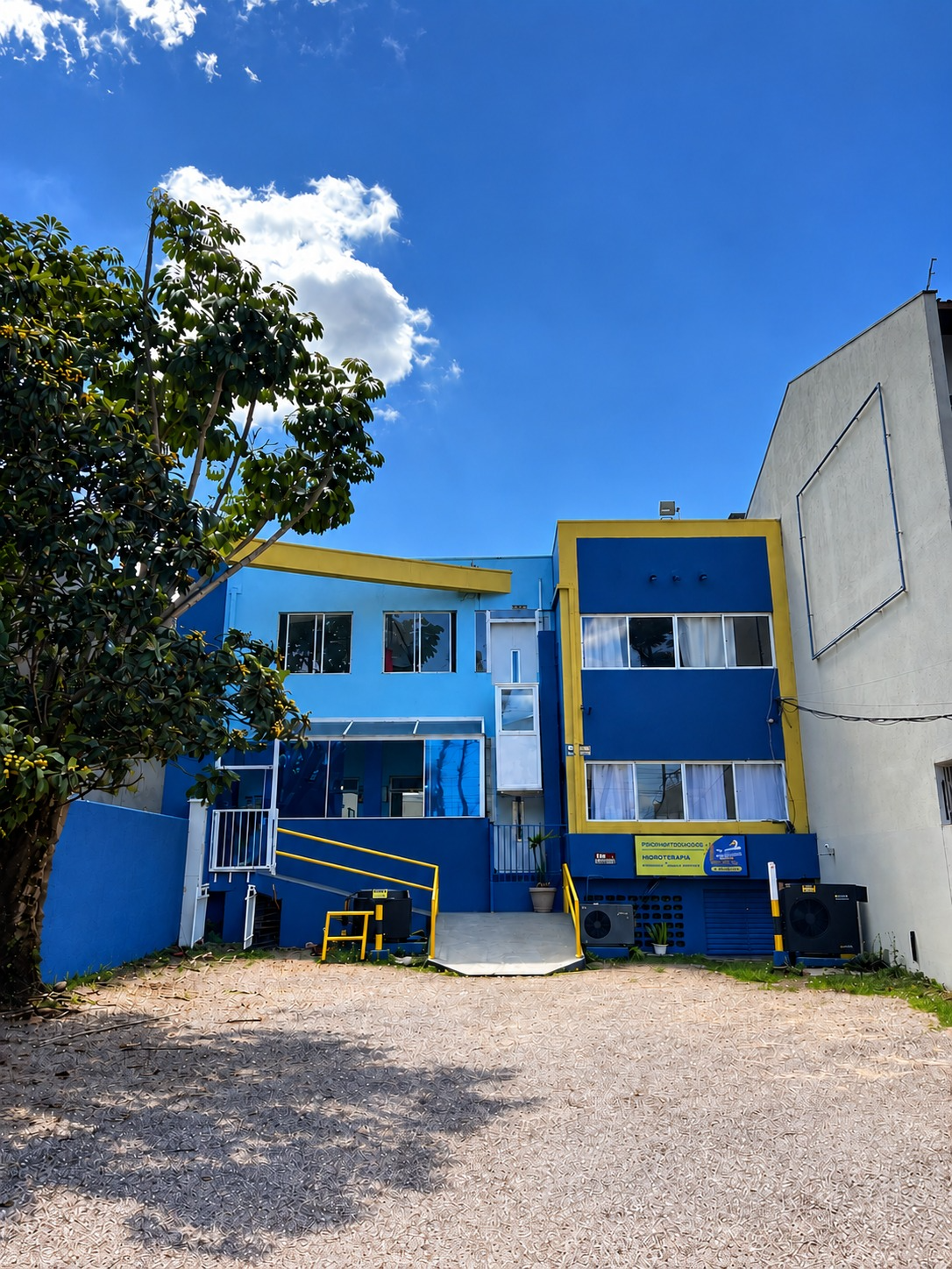 Fachada real da Clínica Schneider